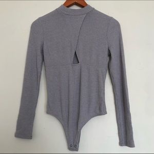 Express Ribbed Long-Sleeve Bodysuit in Light Gray